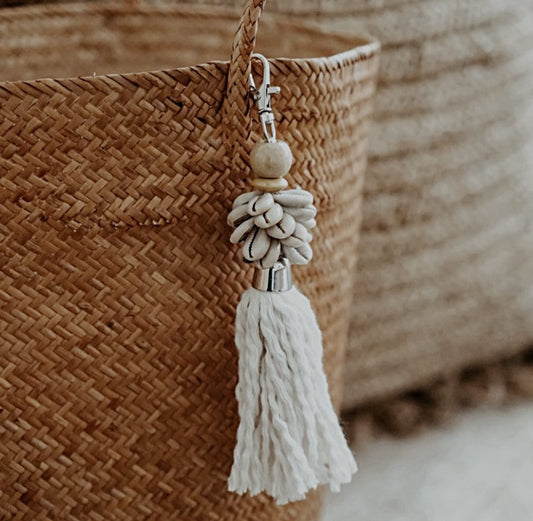 large beige cowrie shell tassel keychain