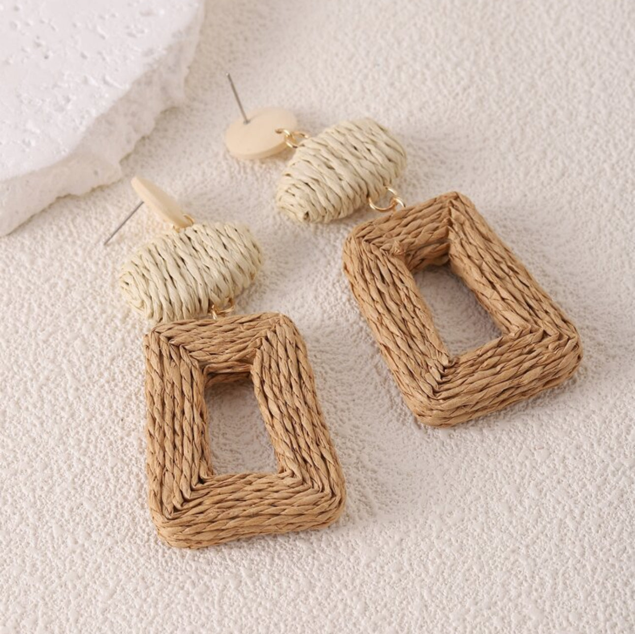 sand & stone seagrass hanging earrings